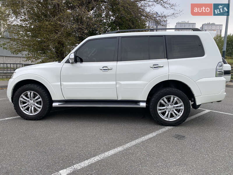 Позашляховик / Кросовер Mitsubishi Pajero Wagon 2012 в Києві