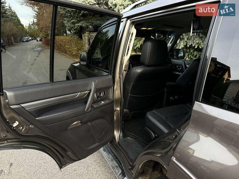 Позашляховик / Кросовер Mitsubishi Pajero Wagon 2010 в Києві фото 8 Позашляховик / Кросовер Mitsubishi Pajero Wagon 2010 в Києві