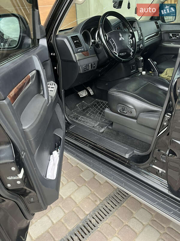 Внедорожник / Кроссовер Mitsubishi Pajero Wagon 2013 в Черновцах фото 6 Внедорожник / Кроссовер Mitsubishi Pajero Wagon 2013 в Черновцах