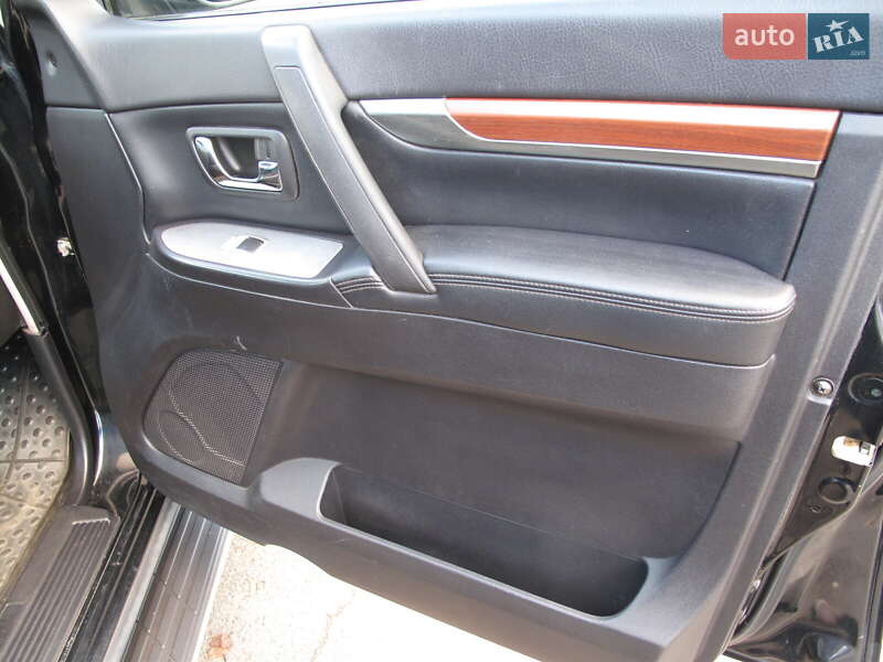 Внедорожник / Кроссовер Mitsubishi Pajero Wagon 2007 в Киеве фото 51 Внедорожник / Кроссовер Mitsubishi Pajero Wagon 2007 в Киеве