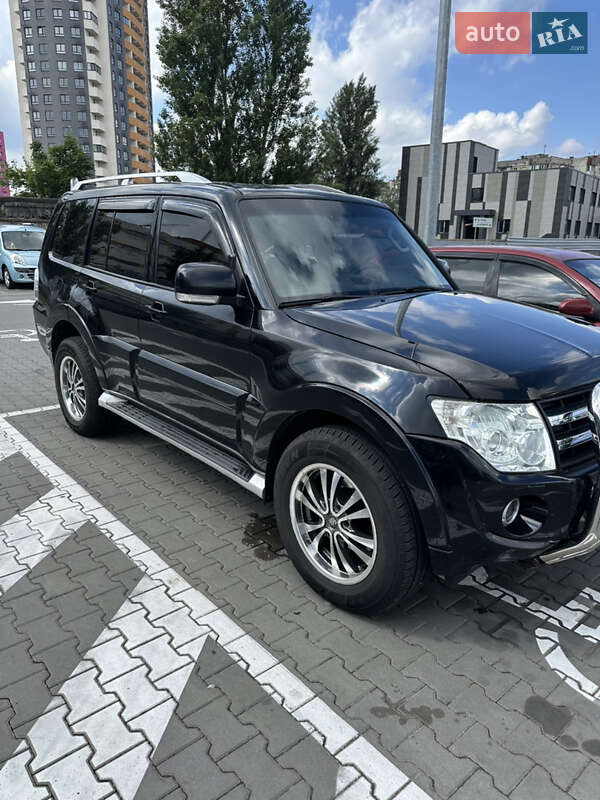 Внедорожник / Кроссовер Mitsubishi Pajero Wagon 2008 в Киеве