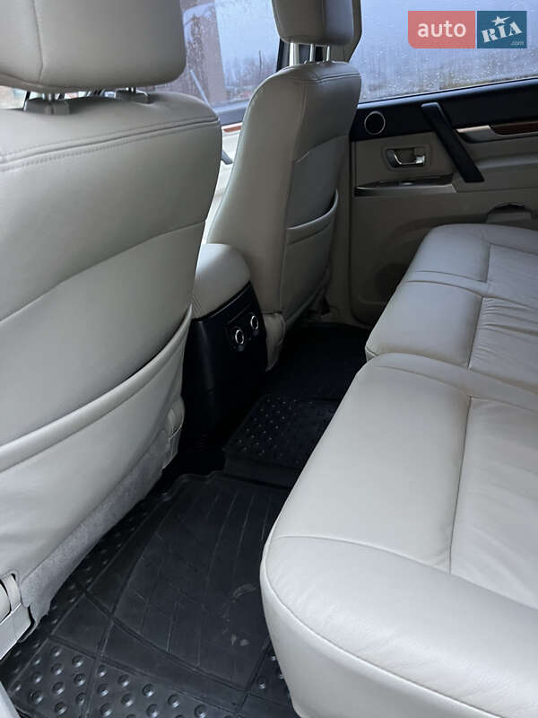 Внедорожник / Кроссовер Mitsubishi Pajero Wagon 2012 в Виннице