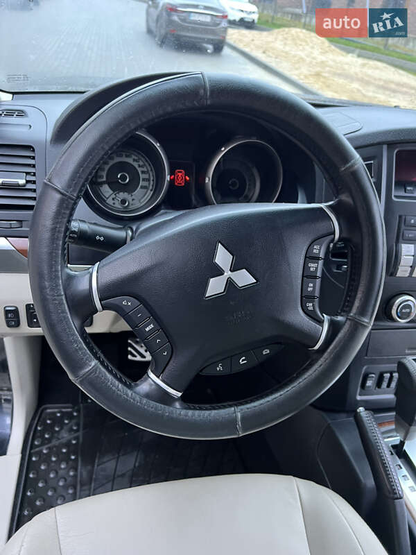 Внедорожник / Кроссовер Mitsubishi Pajero Wagon 2012 в Виннице