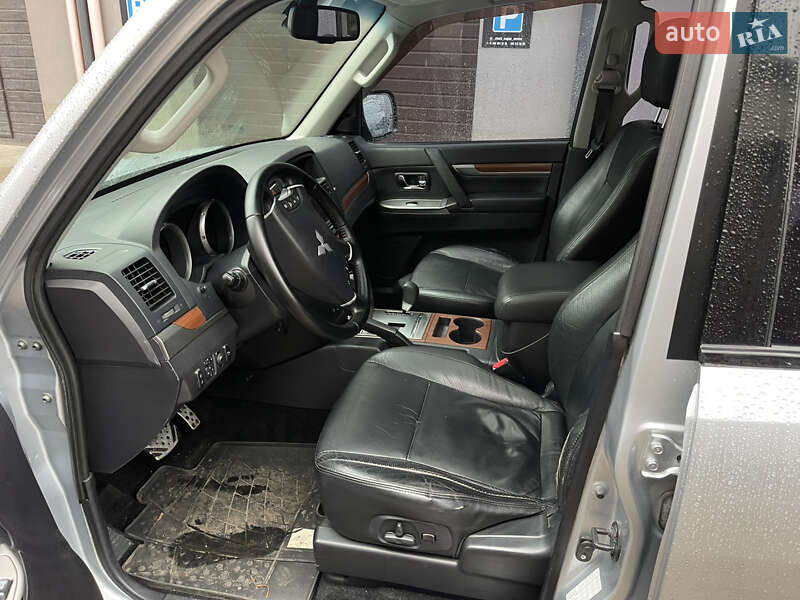 Внедорожник / Кроссовер Mitsubishi Pajero Wagon 2012 в Киеве