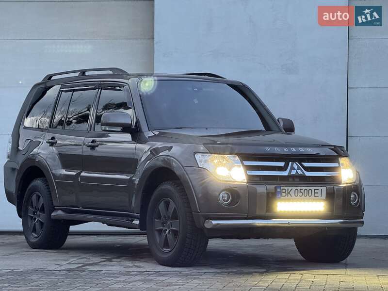 Внедорожник / Кроссовер Mitsubishi Pajero Wagon 2010 в Сарнах