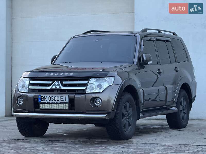 Внедорожник / Кроссовер Mitsubishi Pajero Wagon 2010 в Сарнах