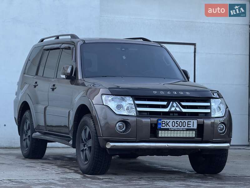 Внедорожник / Кроссовер Mitsubishi Pajero Wagon 2010 в Сарнах