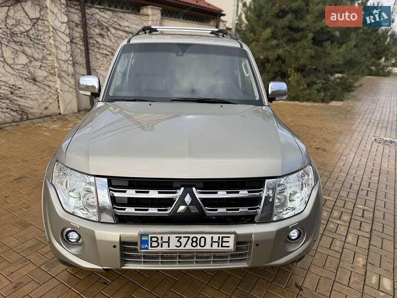 Позашляховик / Кросовер Mitsubishi Pajero Wagon 2013 в Одесі