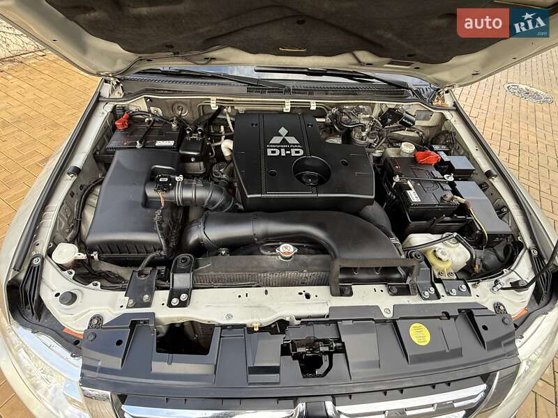 Позашляховик / Кросовер Mitsubishi Pajero Wagon 2013 в Одесі