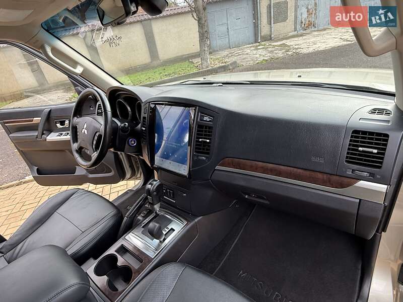 Позашляховик / Кросовер Mitsubishi Pajero Wagon 2013 в Одесі