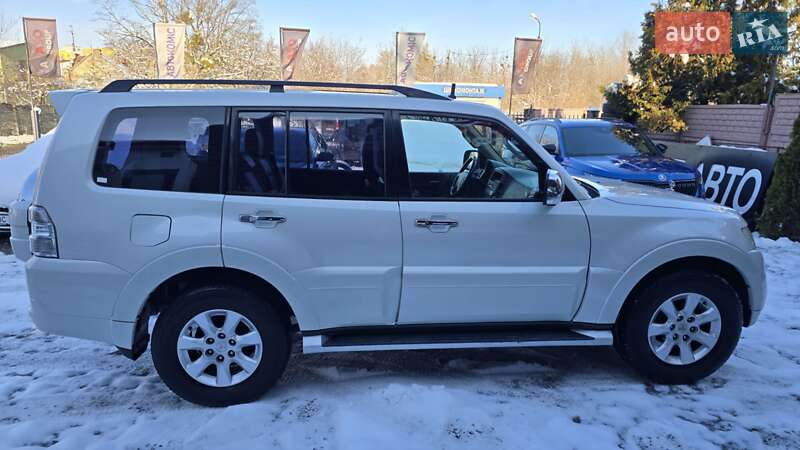 Внедорожник / Кроссовер Mitsubishi Pajero Wagon 2013 в Львове