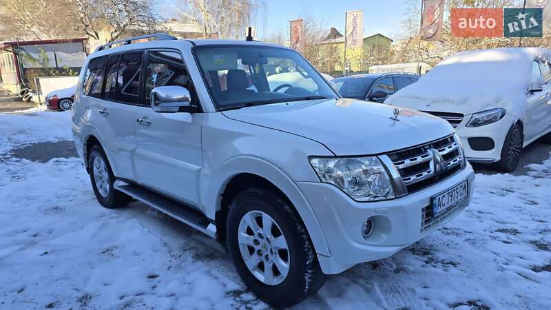 Внедорожник / Кроссовер Mitsubishi Pajero Wagon 2013 в Львове