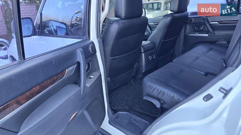 Внедорожник / Кроссовер Mitsubishi Pajero Wagon 2013 в Львове