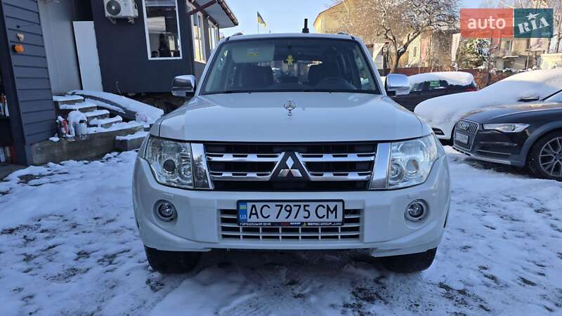 Внедорожник / Кроссовер Mitsubishi Pajero Wagon 2013 в Львове