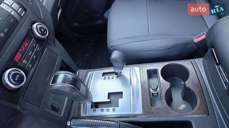 Внедорожник / Кроссовер Mitsubishi Pajero Wagon 2013 в Львове