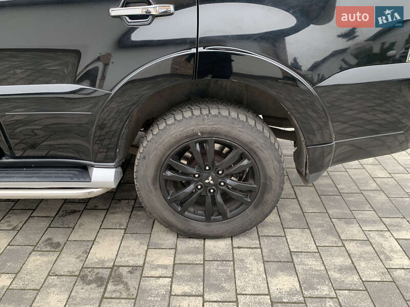 Позашляховик / Кросовер Mitsubishi Pajero Wagon 2013 в Рівному