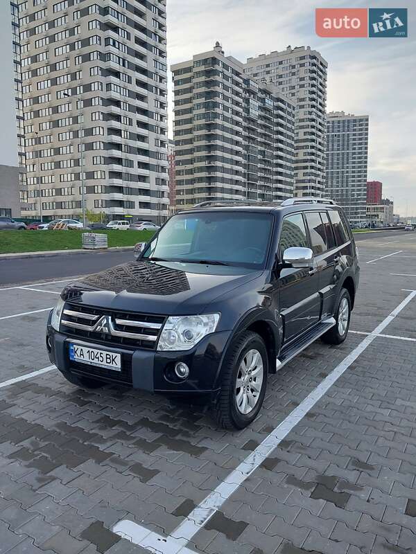 Mitsubishi Pajero Wagon 2011