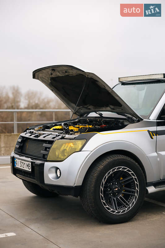 Позашляховик / Кросовер Mitsubishi Pajero Wagon 2007 в Києві