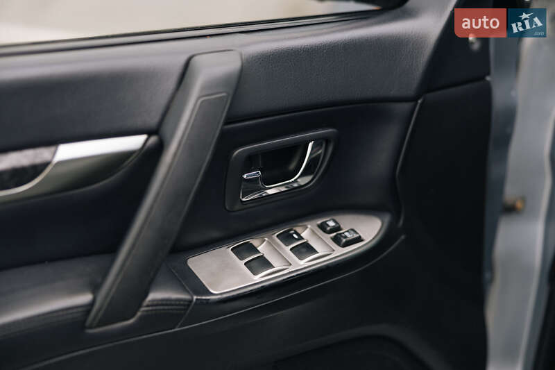 Позашляховик / Кросовер Mitsubishi Pajero Wagon 2007 в Києві