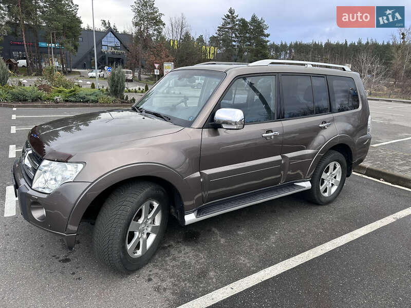 Mitsubishi Pajero Wagon 2011