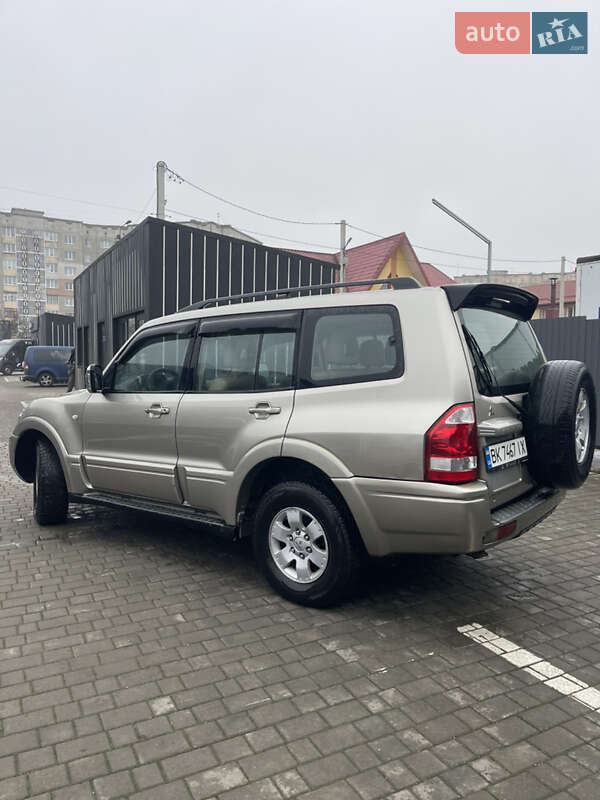 Позашляховик / Кросовер Mitsubishi Pajero Wagon 2005 в Рівному