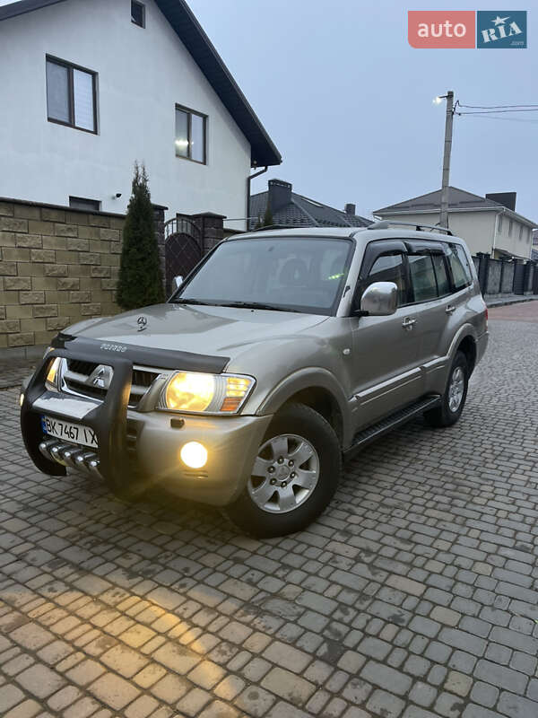 Позашляховик / Кросовер Mitsubishi Pajero Wagon 2005 в Рівному