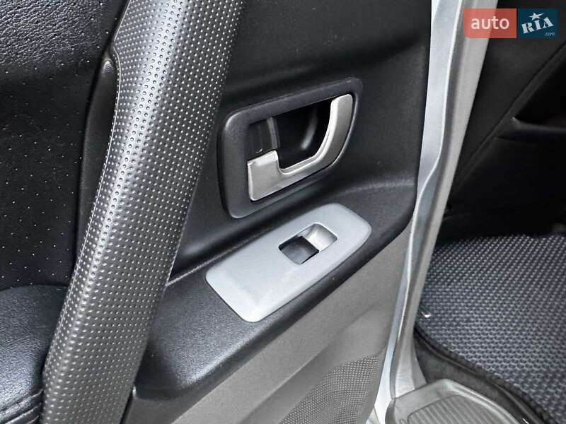 Внедорожник / Кроссовер Mitsubishi Pajero Wagon 2006 в Киеве фото 29 Внедорожник / Кроссовер Mitsubishi Pajero Wagon 2006 в Киеве