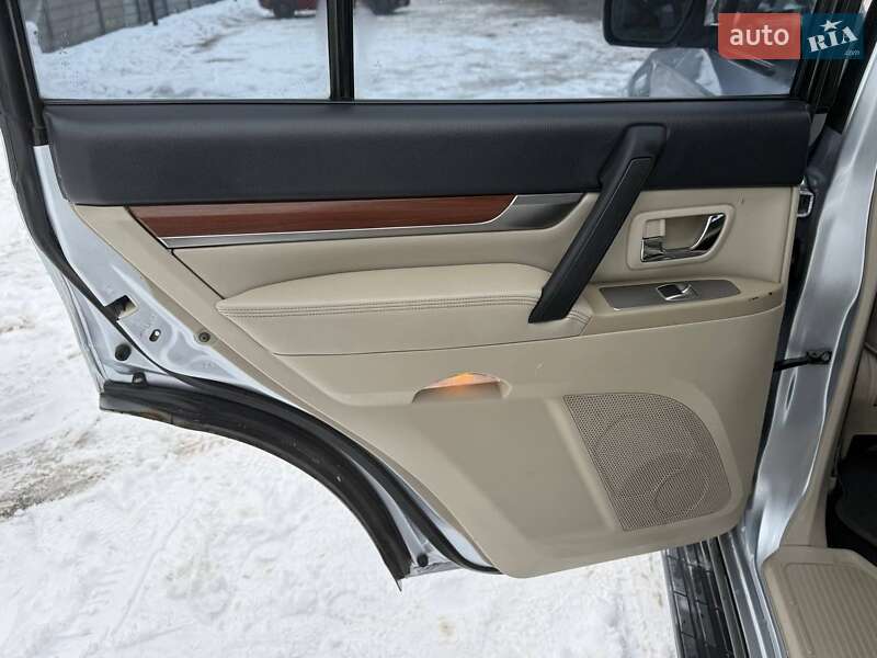 Внедорожник / Кроссовер Mitsubishi Pajero Wagon 2007 в Харькове