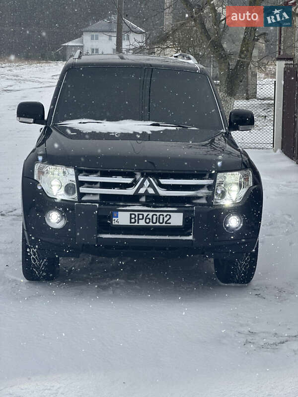 Mitsubishi Pajero Wagon 2011
