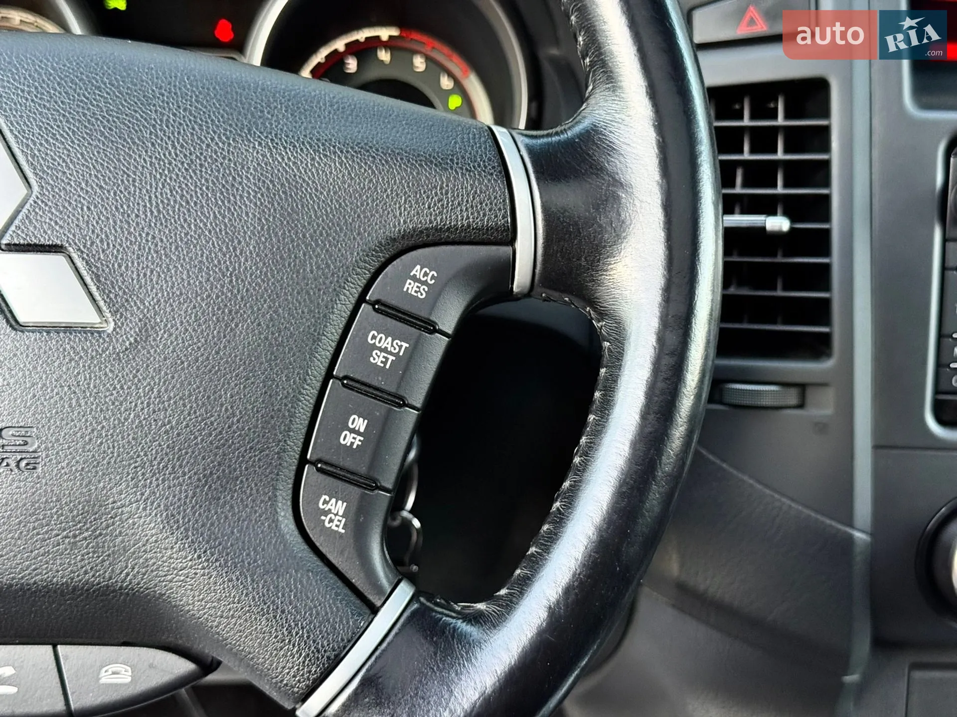 2014 Mitsubishi Pajero - мініатюра 42