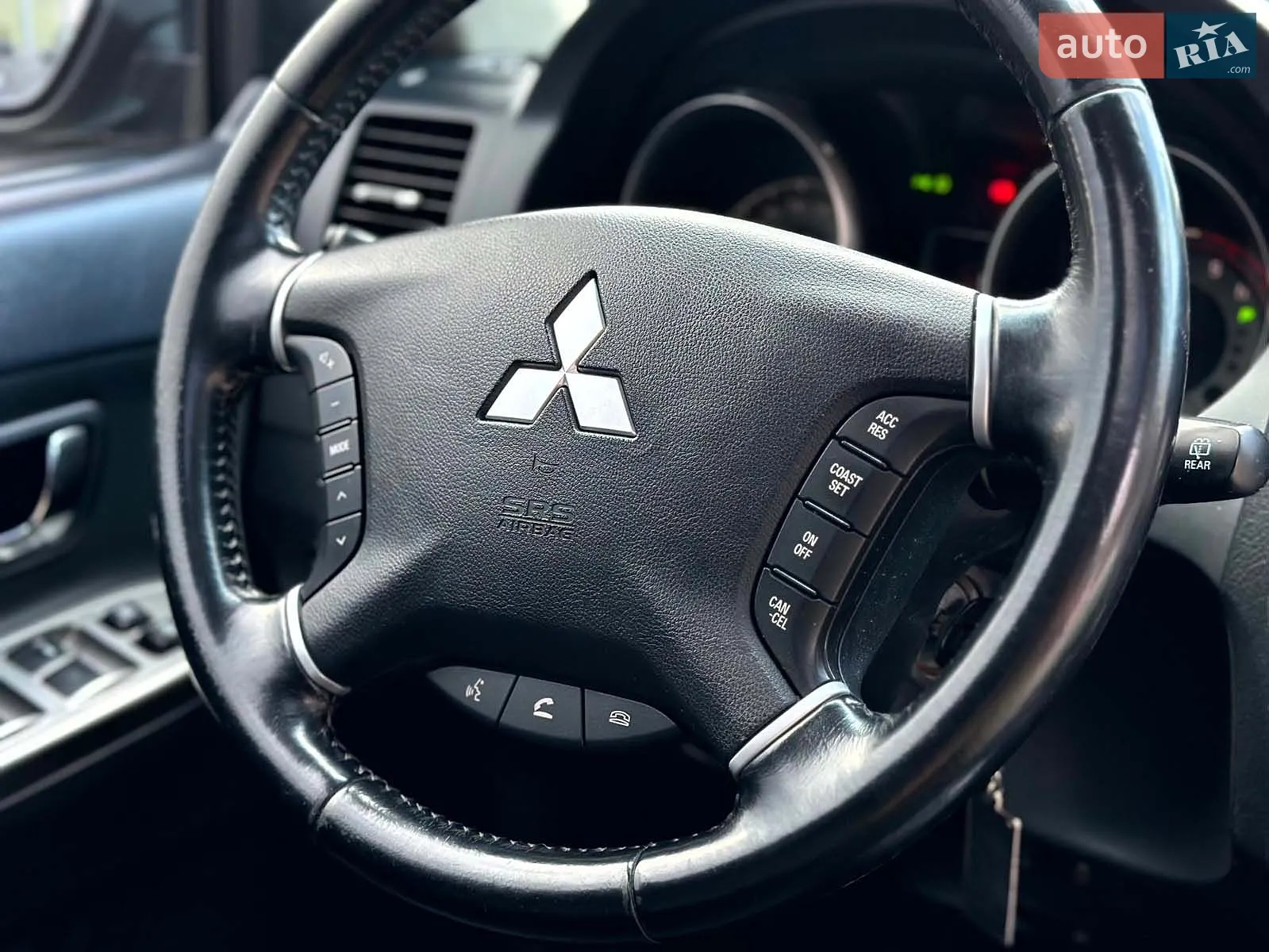 2014 Mitsubishi Pajero - мініатюра 33