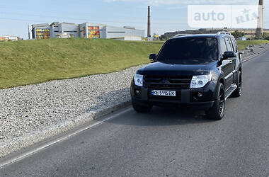 Позашляховик / Кросовер Mitsubishi Pajero 2008 в 
