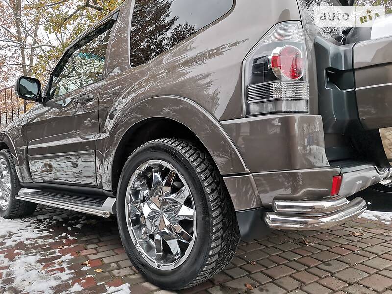 Внедорожник / Кроссовер Mitsubishi Pajero 2010 в Запорожье