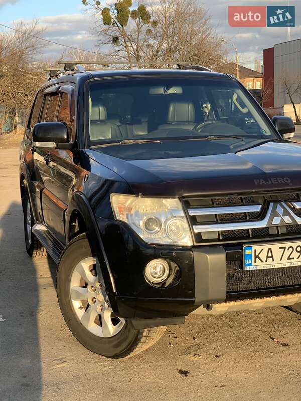 Внедорожник / Кроссовер Mitsubishi Pajero 2010 в Киеве