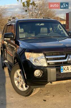 Внедорожник / Кроссовер Mitsubishi Pajero 2010 в Киеве