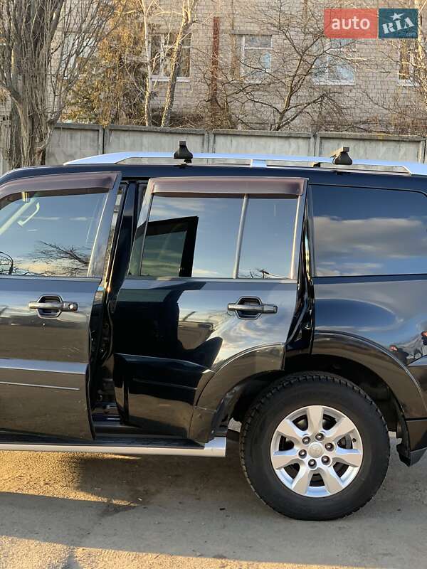 Внедорожник / Кроссовер Mitsubishi Pajero 2010 в Киеве