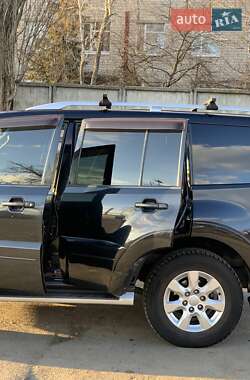 Внедорожник / Кроссовер Mitsubishi Pajero 2010 в 