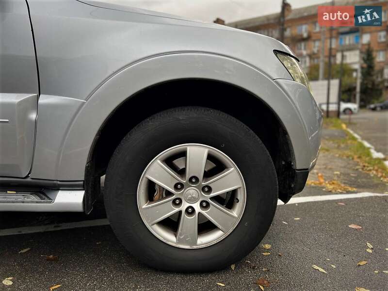 Позашляховик / Кросовер Mitsubishi Pajero 2008 в Києві