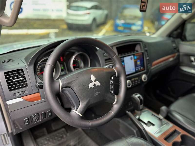 Позашляховик / Кросовер Mitsubishi Pajero 2008 в Києві