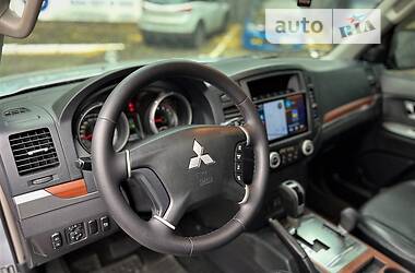 Внедорожник / Кроссовер Mitsubishi Pajero 2008 в Киеве