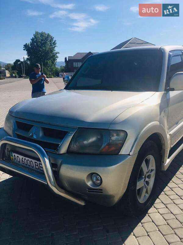 Внедорожник / Кроссовер Mitsubishi Pajero 2005 в Иршаве