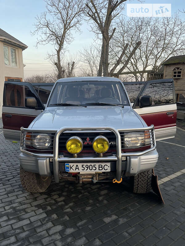 Позашляховик / Кросовер Mitsubishi Pajero 1993 в Києві