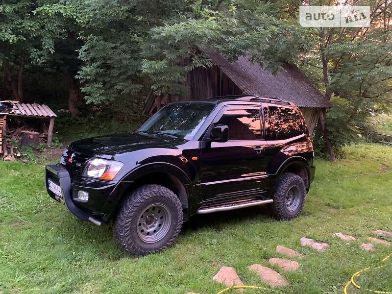Внедорожник / Кроссовер Mitsubishi Pajero 2000 в 