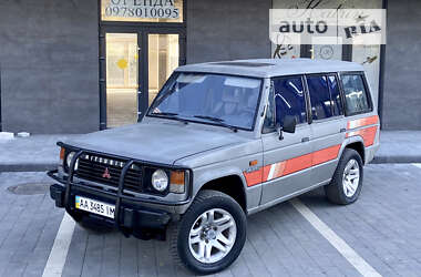Внедорожник / Кроссовер Mitsubishi Pajero 1990 в 
