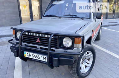 Внедорожник / Кроссовер Mitsubishi Pajero 1990 в 