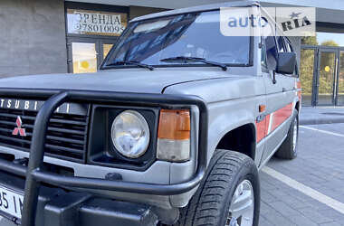 Внедорожник / Кроссовер Mitsubishi Pajero 1990 в 