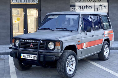 Внедорожник / Кроссовер Mitsubishi Pajero 1990 в 