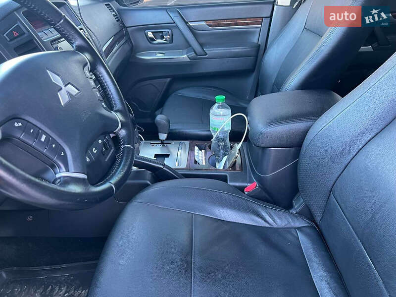 Внедорожник / Кроссовер Mitsubishi Pajero 2013 в Ровно фото 12 Внедорожник / Кроссовер Mitsubishi Pajero 2013 в Ровно