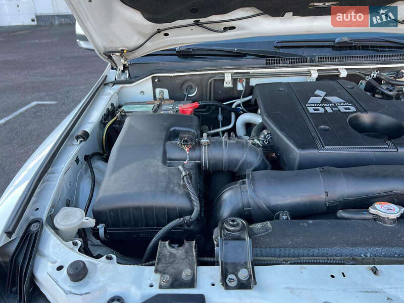 Внедорожник / Кроссовер Mitsubishi Pajero 2013 в Ровно фото 22 Внедорожник / Кроссовер Mitsubishi Pajero 2013 в Ровно