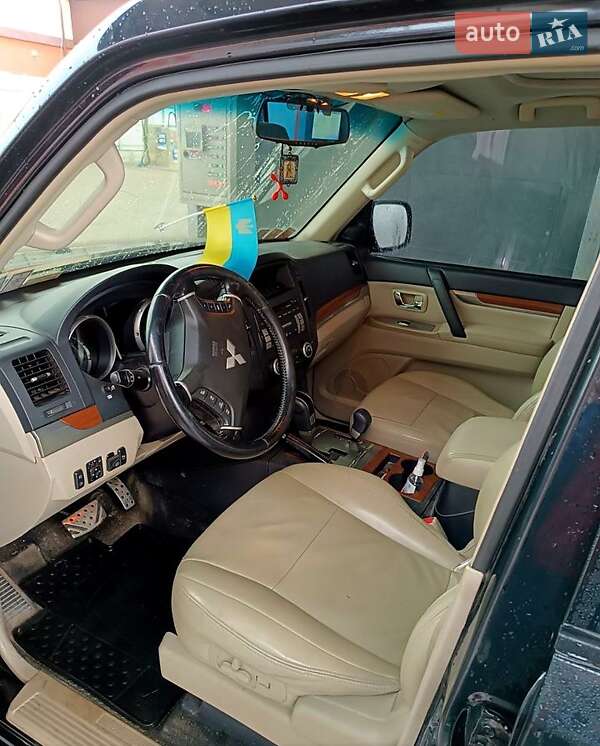 Внедорожник / Кроссовер Mitsubishi Pajero 2008 в Киеве